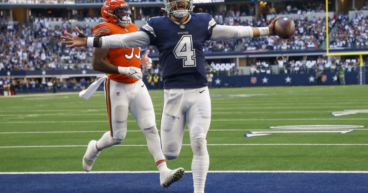 Dak Prescott, Ezekiel Elliott shine again as Cowboys top Bears