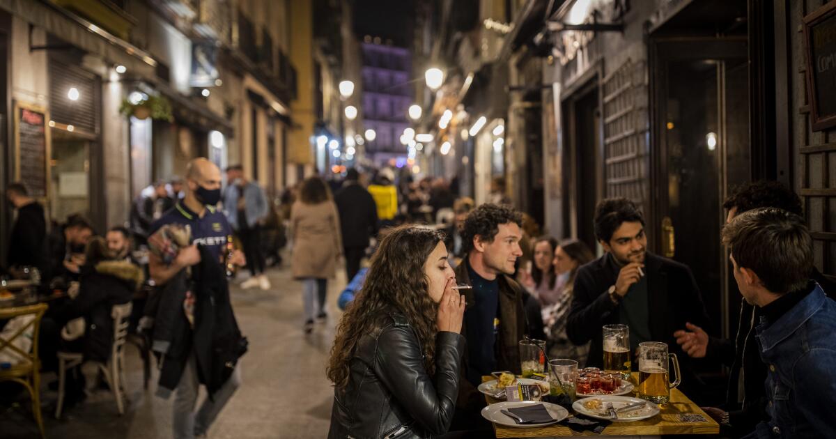 Los centros turísticos españoles sufren mientras Madrid acoge fiestas europeas