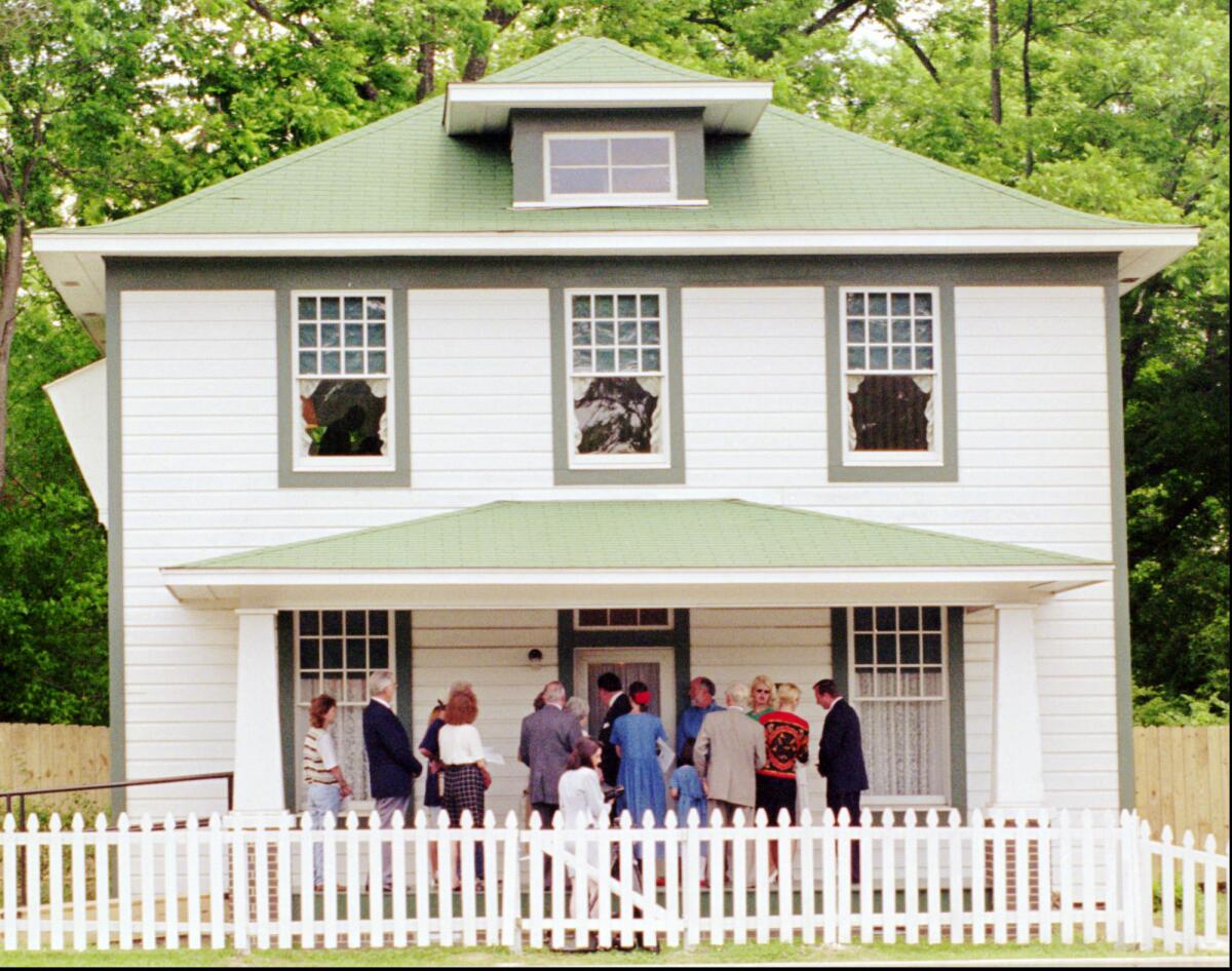 Visitors wait in line to enter President Clinton's childhood home in Hope, Ark., when it first opened to the public in 1997.