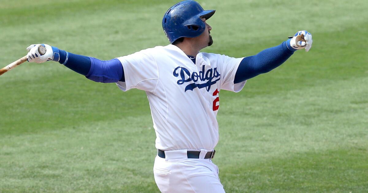 Dee Gordon has three hits, three RBIs in Dodgers' 7-2 win over