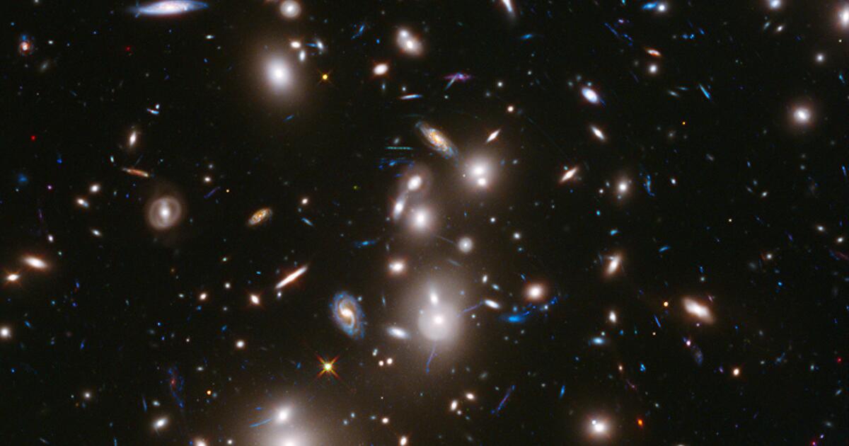 Hubble harnesses gravity to find dim, ancient galaxies near big bang