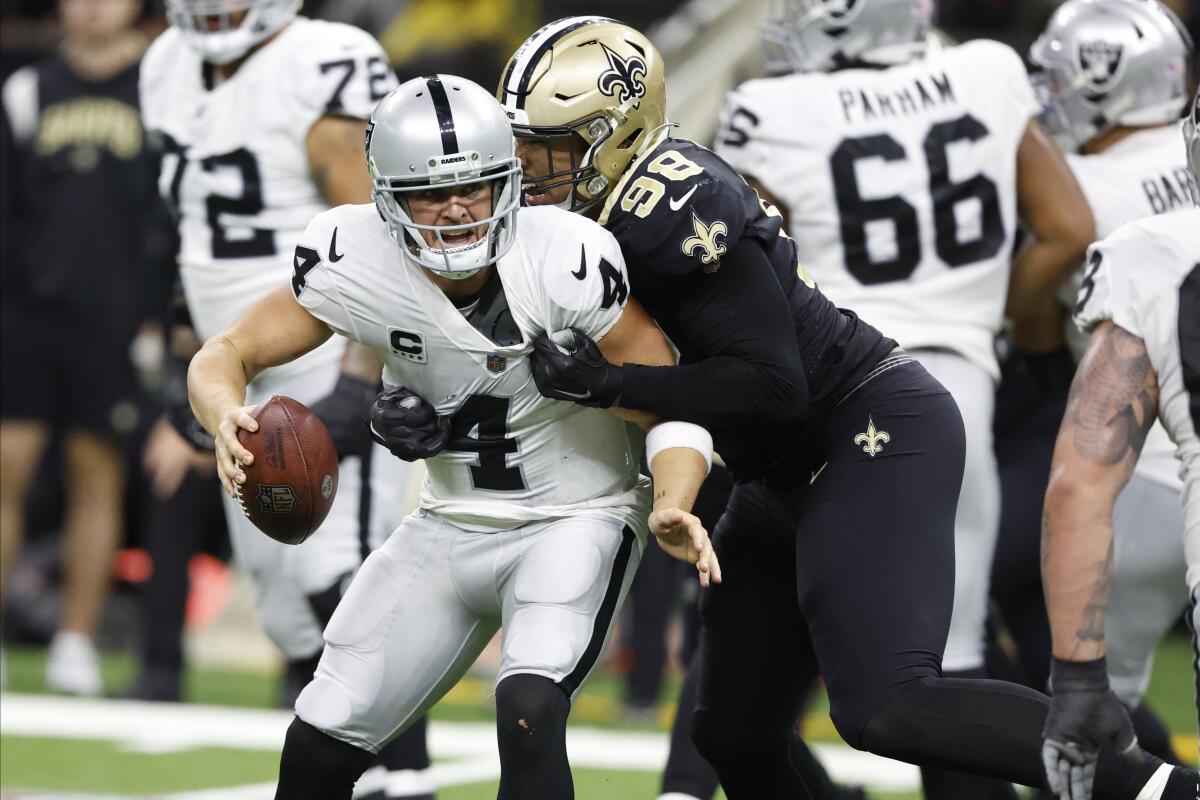 Raiders' Carr struggling to hit stride in McDaniels' scheme - The
