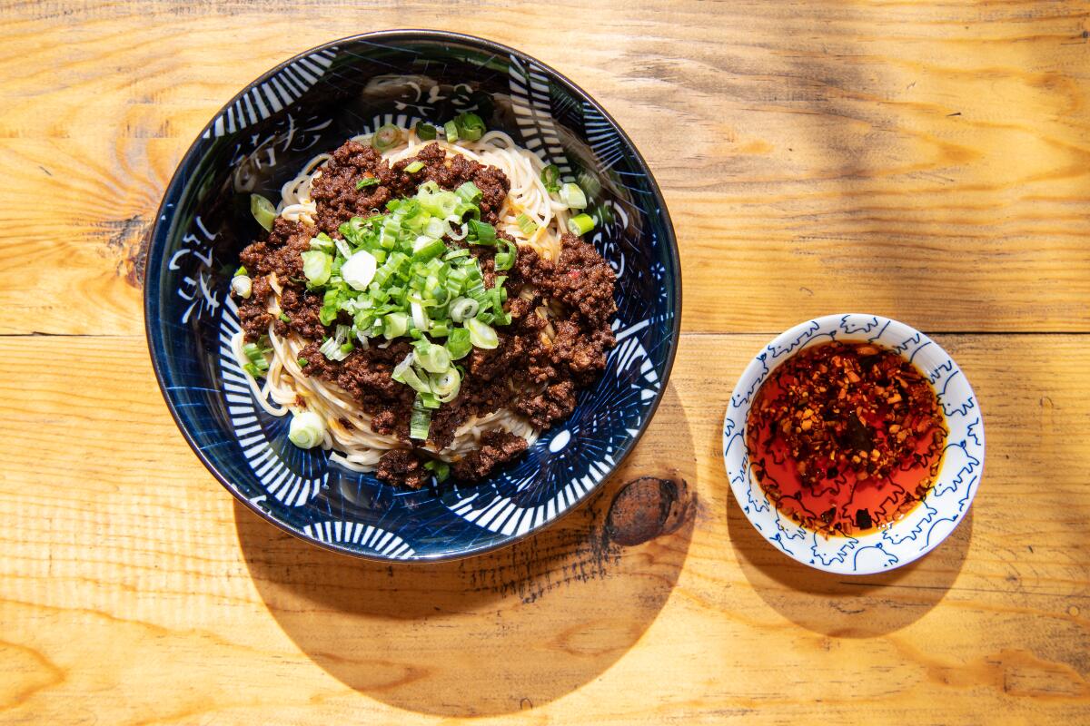 Pork bean dry noodle from Dai Ho