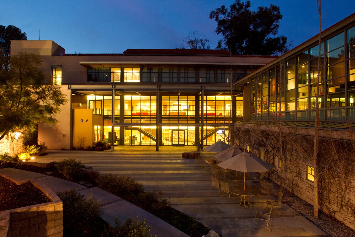 Claremont Graduate University: Drucker School of Management - Los Angeles  Times