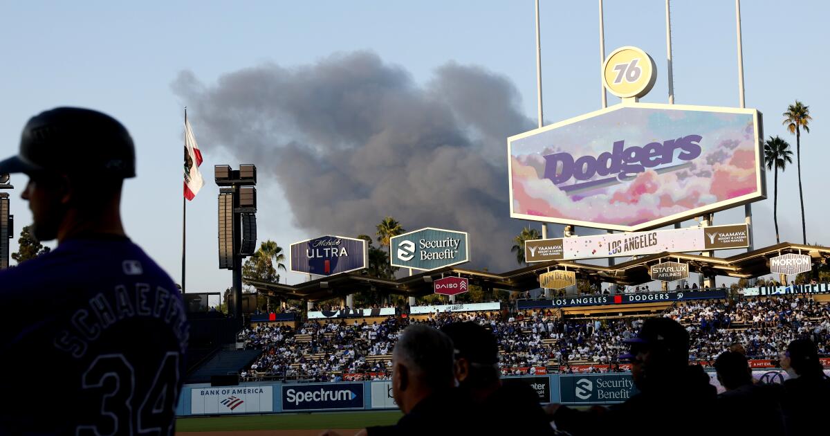 Fire extinguished after smoke near Dodger Stadium alarms fans