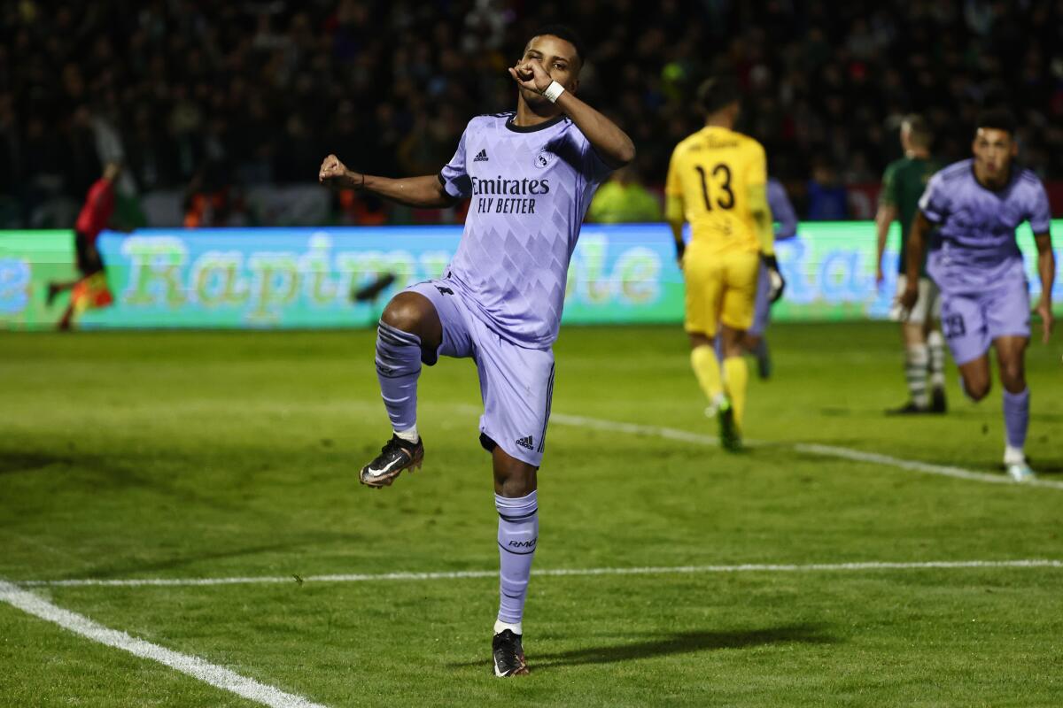 Rodrygo del Real Madrid celebra tras anotar en el encuentro de los dieciseisavos de final de la Copa del Rey