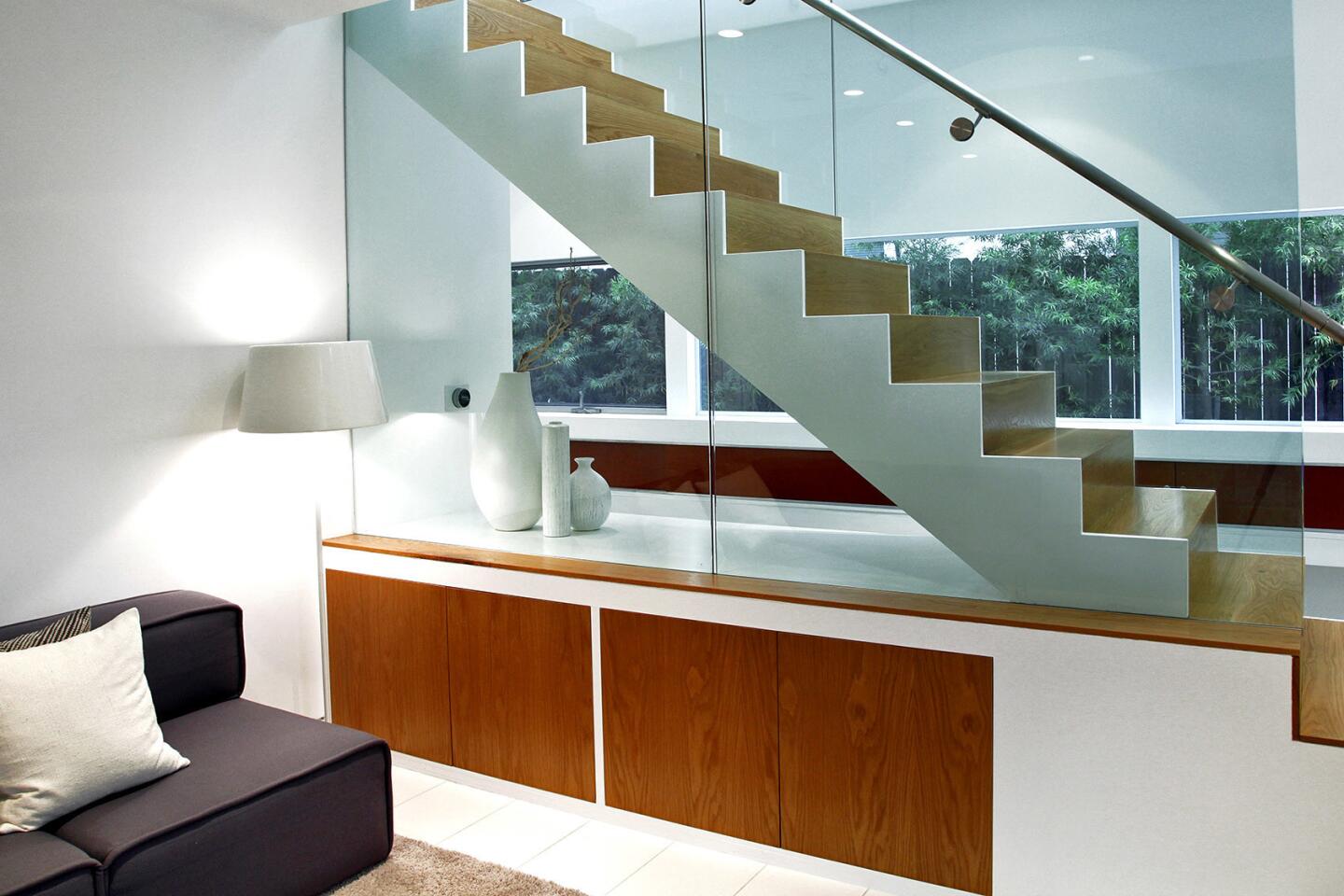 Simple modern house with an amazing floating stairs - Architecture