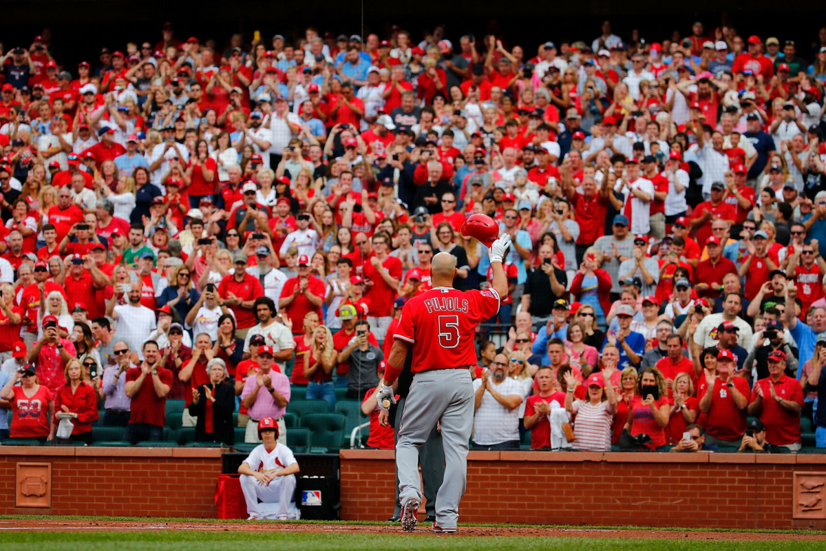 Pujols returns to Cardinals, gets standing ovation in Jupiter