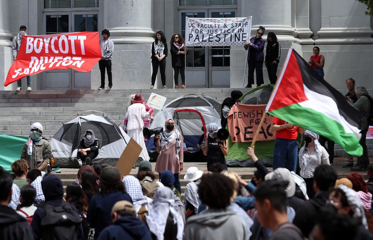Pro-Palestinian encampments, protests grow at California universities - Los  Angeles Times