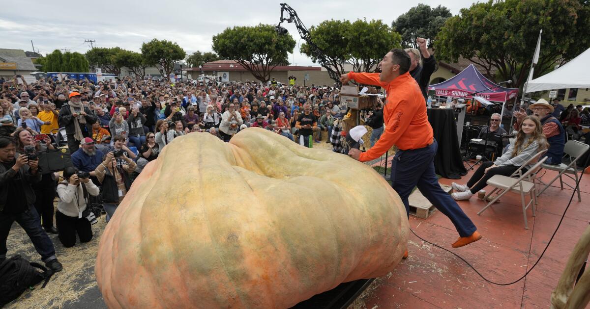 A 2,749-pound gourd sets world record at Super Bowl of competitive pumpkin-growing