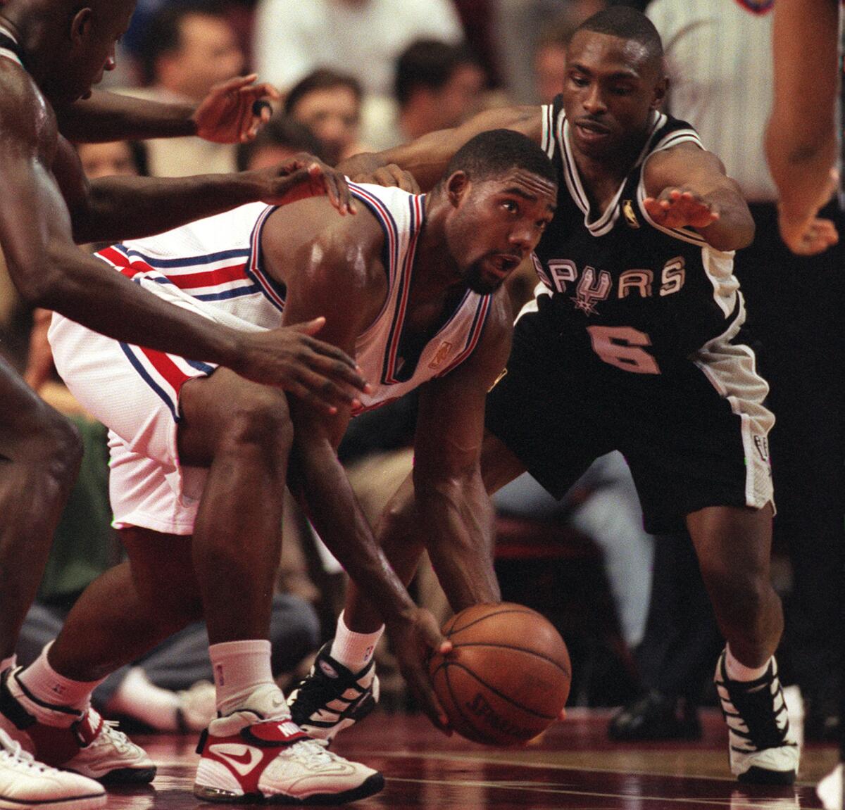 Clippers forward Rodney Rogers, center, looks to pass as he is swarmed by the Spurs' Vernon Maxwell, left, and Avery Johnson.