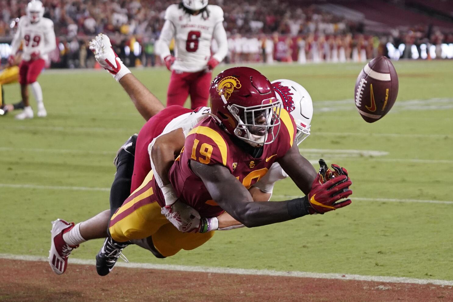 USC's Caleb Williams finds Jordan Addison for the 35 yard