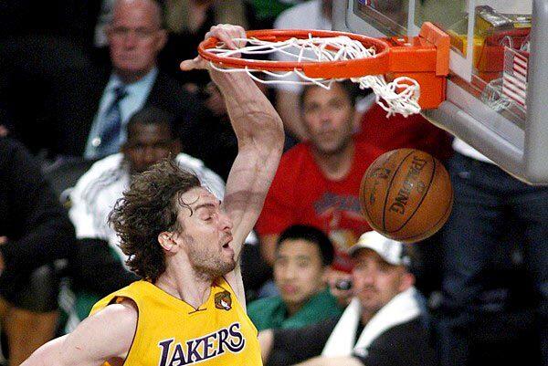 Pau Gasol dunk