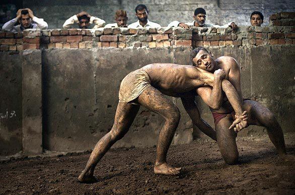 Pakistan: wrestlers