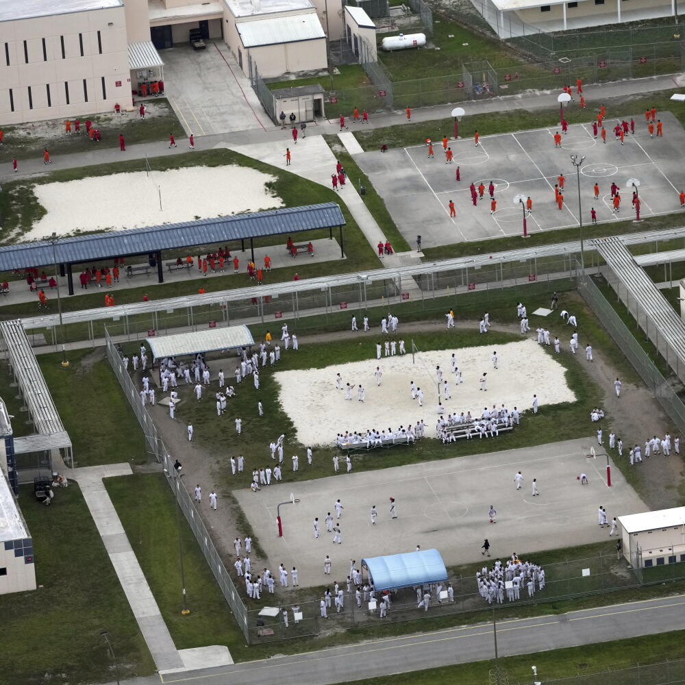 Detainee Rights Human Rights Watch uncovers 'dehumanizing' treatment of ICE detainees ...