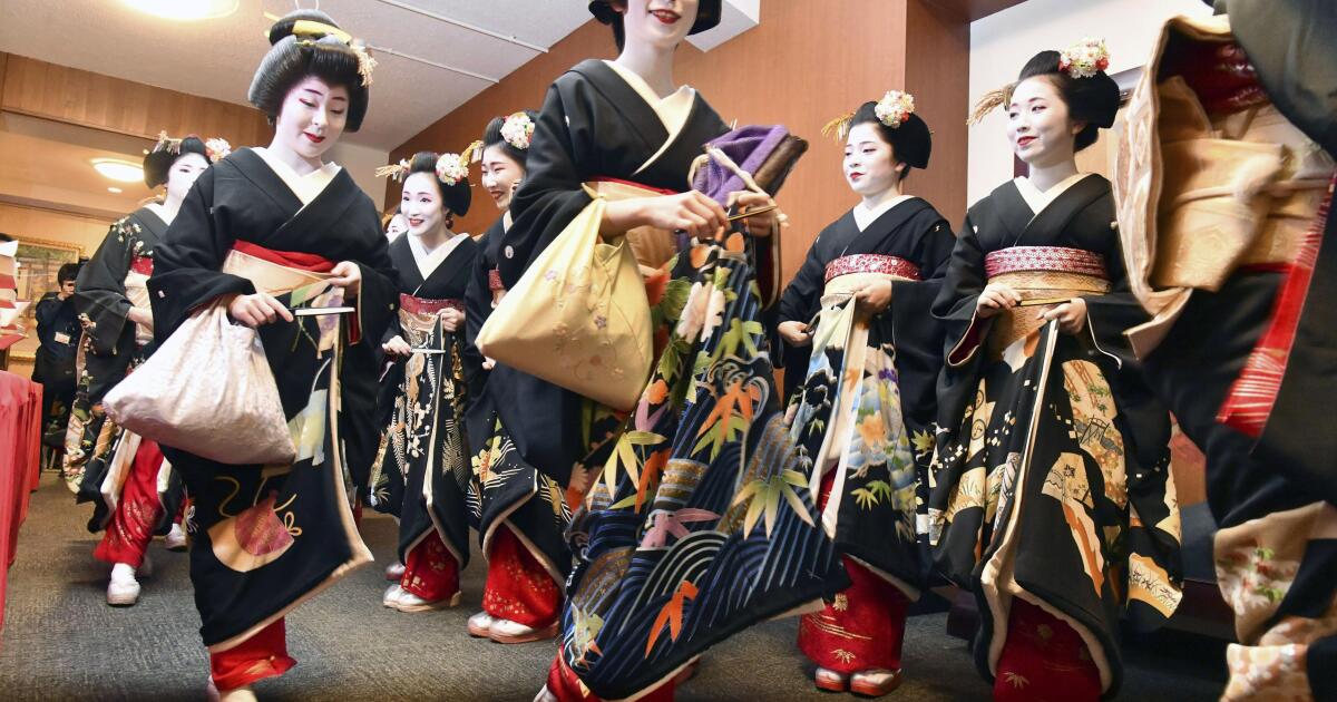 Le pittoresque quartier des geishas de Kyoto résiste au tourisme excessif