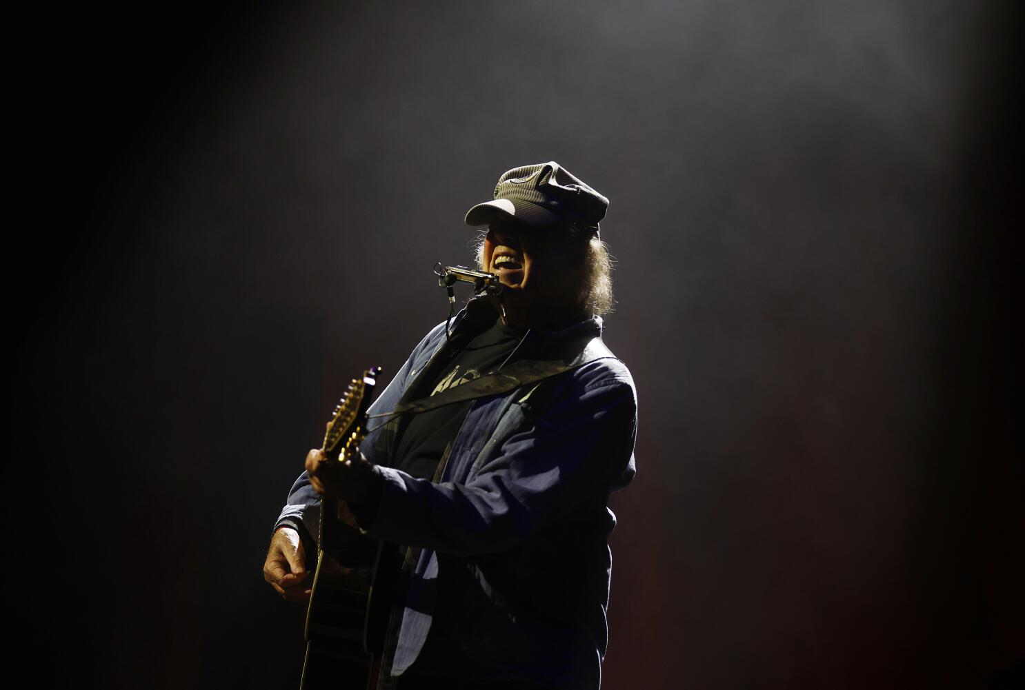 Neil Young delivered singular San Diego solo concert by digging