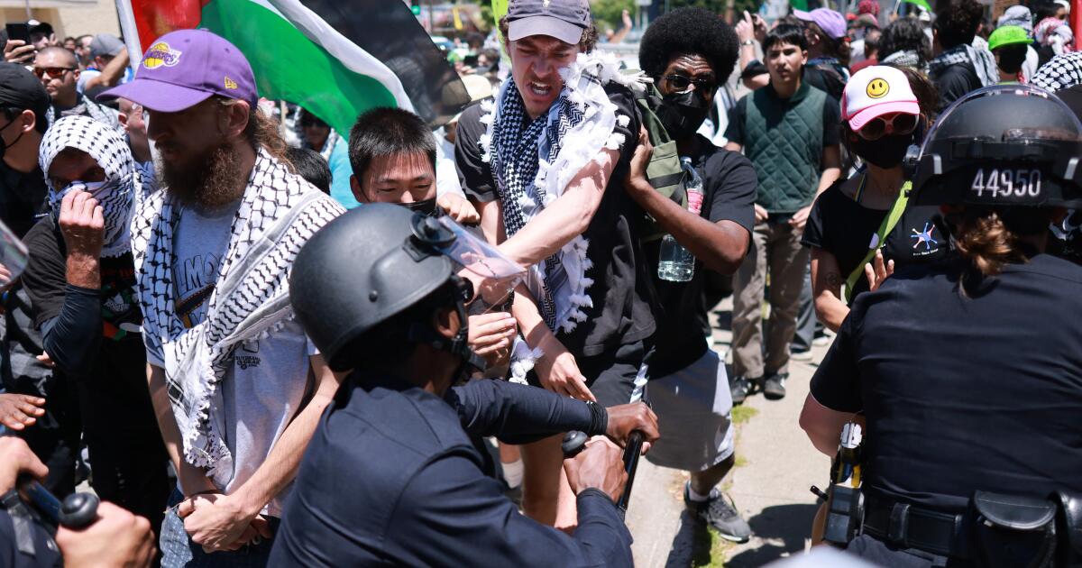 What really happened when protesters, counterprotesters and police converged at an L.A. synagogue