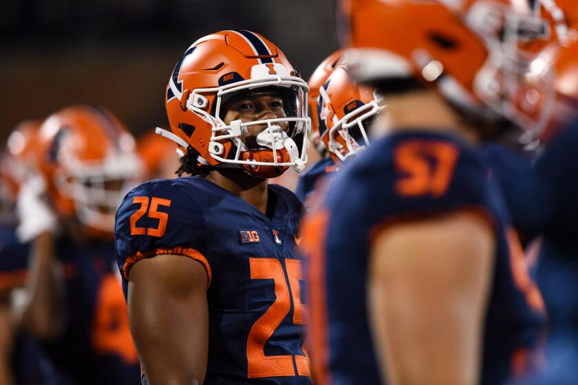 CHAMPAIGN, IL - SEPTEMBER 22: Illinois OLB Jared Badie (25) during a college football game between the Chattanooga Mocs and Illinois Fighting Illini on September 22, 2022 at Memorial Stadium in Champaign, Illinois. (Photo by James Black/Icon Sportswire via Getty Images)