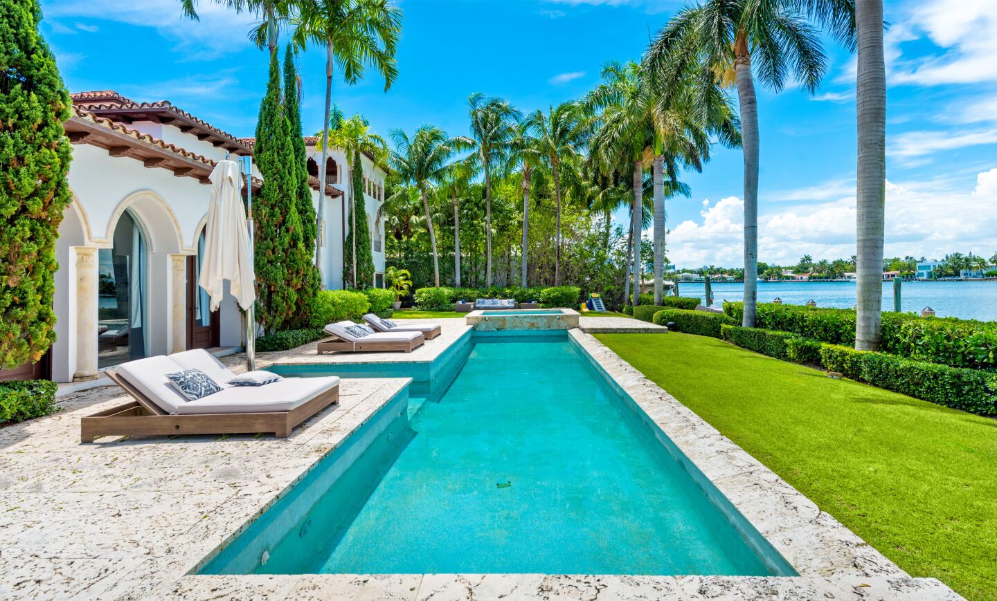 Cher's former Miami Beach mansion: the pool