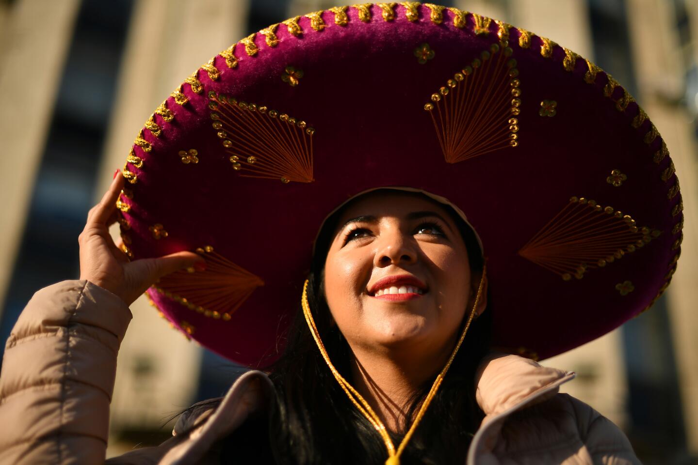 La colorida y animada afición mexicana se hace notar en las calles de Moscú durante el Mundial.