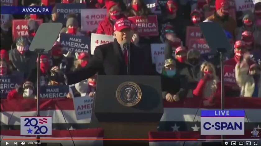Donald Trump asegura sin pruebas que se cometió un gigantesco fraude electoral en su contra.