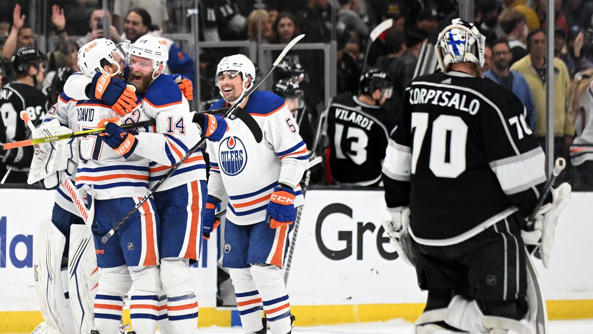 Oilers Show They're Not Yet Ready to End Season - The New York Times