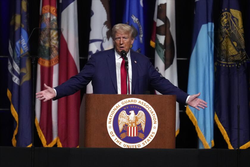 El candidato republicano a la presidencia Donald Trump habla durante la conferencia de la Asociación de la Guardia Nacional, el lunes 26 de agosto de 2024, en Detroit. (AP Foto/Paul Sancya)