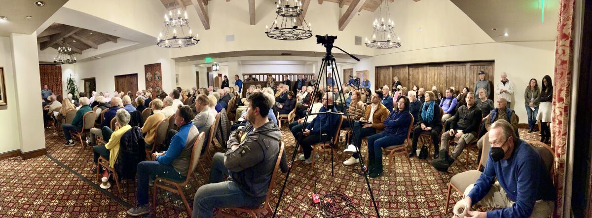 A large crowd gathered to hear Dr. Mark Hoddle speak on palm weevils.