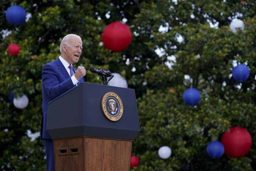 El presidente Joe Biden habla durante la celebración del Día de la Independencia en el Jardín Sur de la Casa Blanca