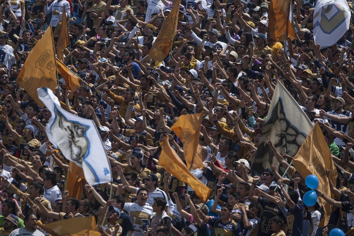 Pumas enfrenta a Cruz Azul en Los Ángeles.