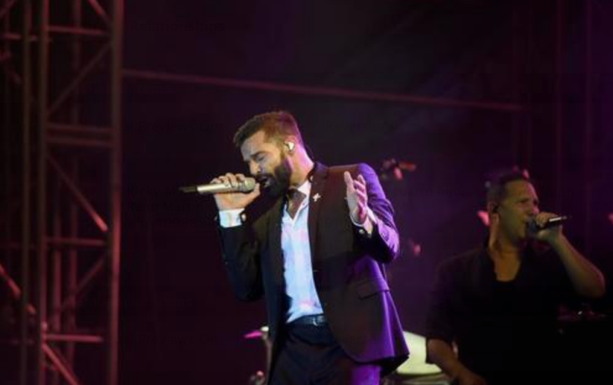 El cantante puertorriqueño Ricky Martin se presenta durante la clausura de la XVII Cumbre Mundial de los Premios Nobel de la Paz en Mérida, estado de Yucatán (México). EFE/Cuauhtémoc Moreno/Archivo