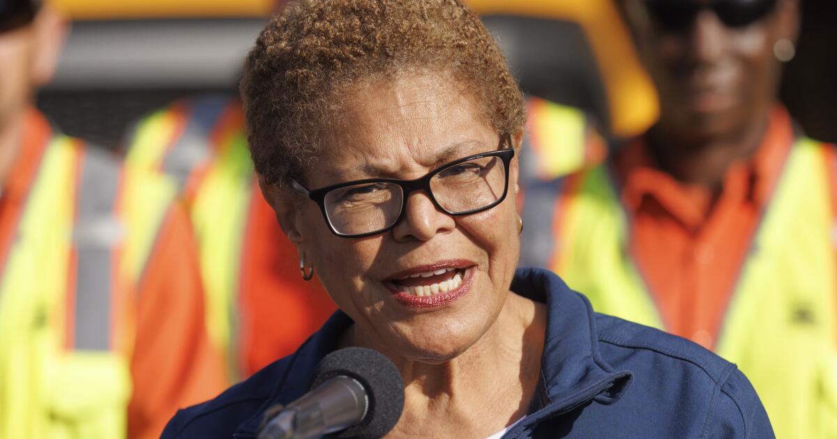 Pazartesi-Sabah Durun Çeyreklik Karen Bass'ın Ateş Yanıtı