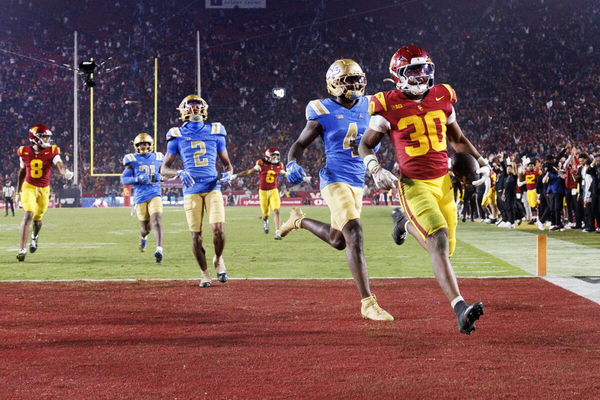 Usc Roster Reviewing where USC’s football roster stands at each position after ...