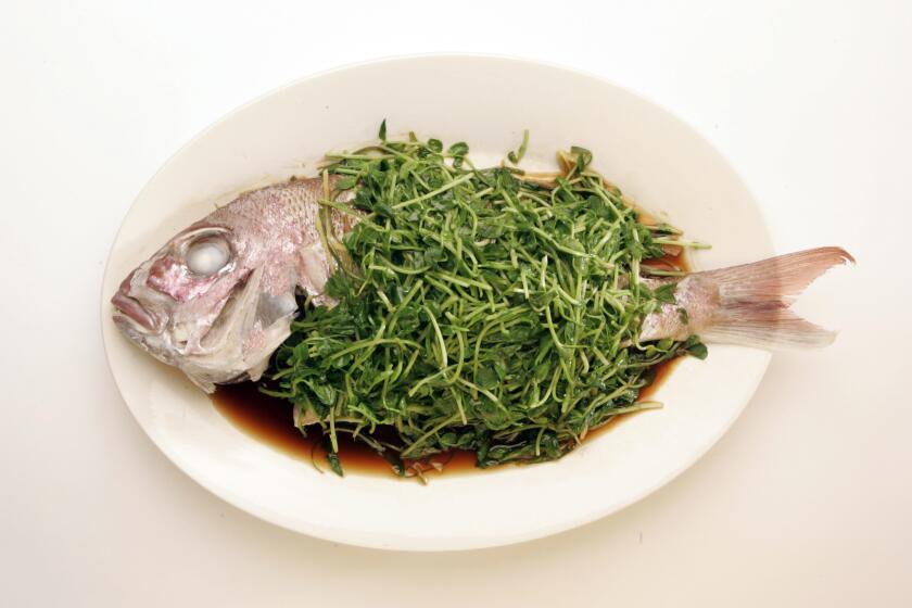 This clean fish dish is not only tasty, but rather lean. Recipe: Steamed fish with pea shoots