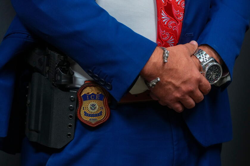 Killing of Police Officer Chills Gang Overture in Minneapolis - Los ...