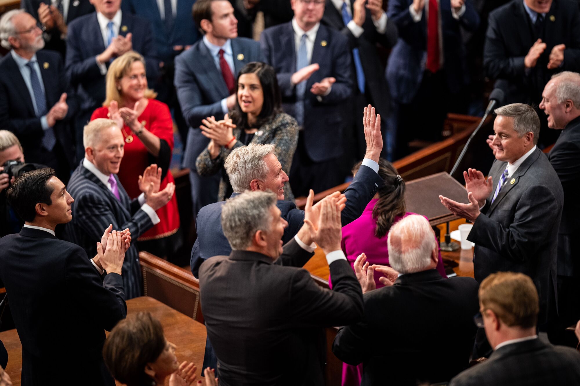 Les législateurs applaudissent dans la chambre de la Chambre