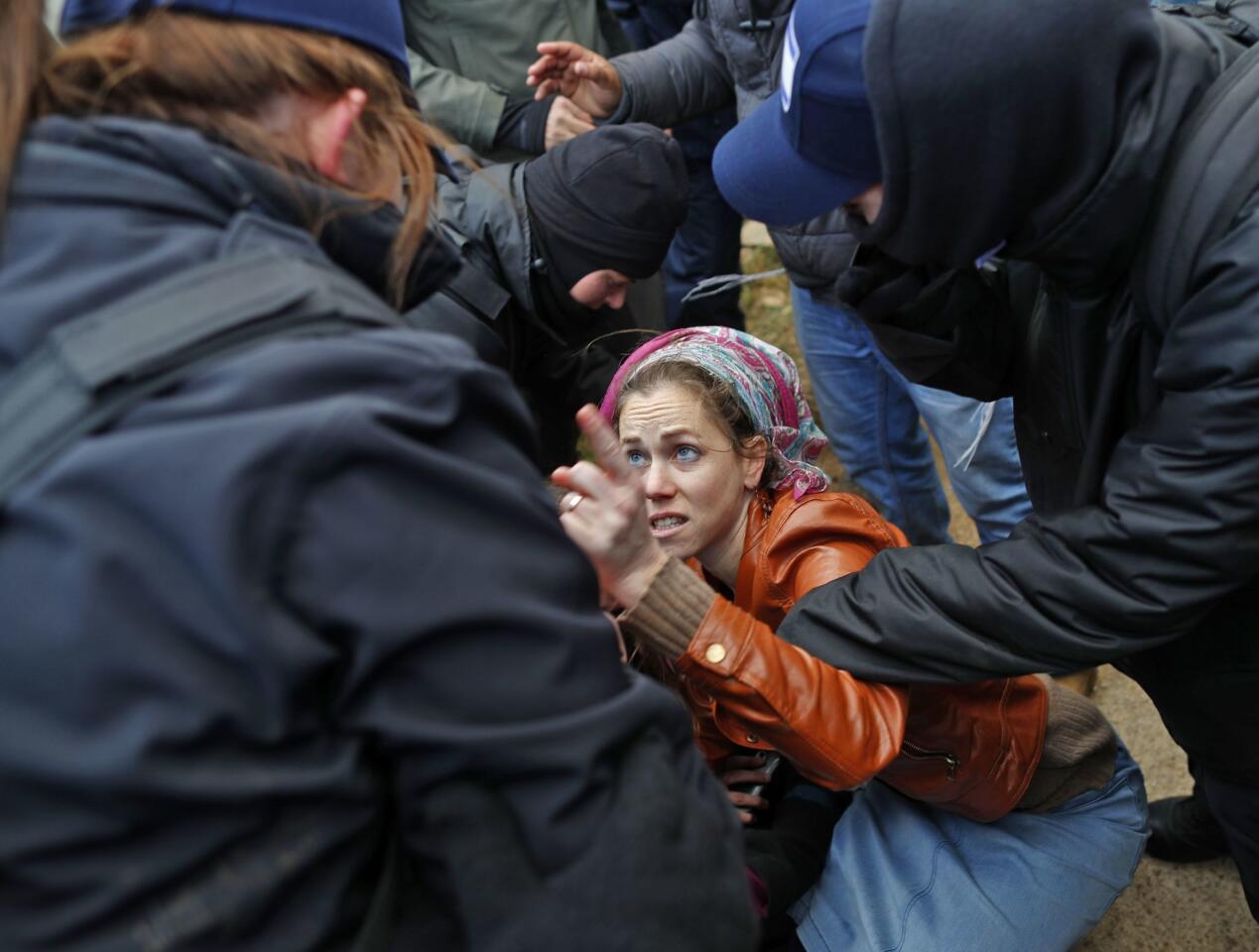 Israeli forces evacuate settlers from West Bank outpost of Amona