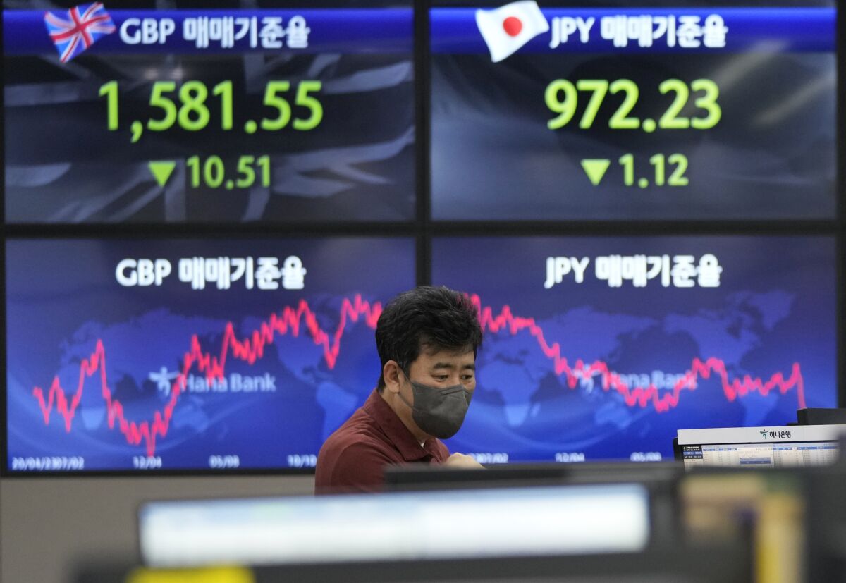 A currency trader watches monitors at the foreign exchange dealing room of the KEB Hana Bank headquarters in Seoul, South Korea, Tuesday, May 3, 2022. Asian shares are mixed in light “Golden Week” trading with markets in China, Japan and some other countries closed for holidays. (AP Photo/Ahn Young-joon)