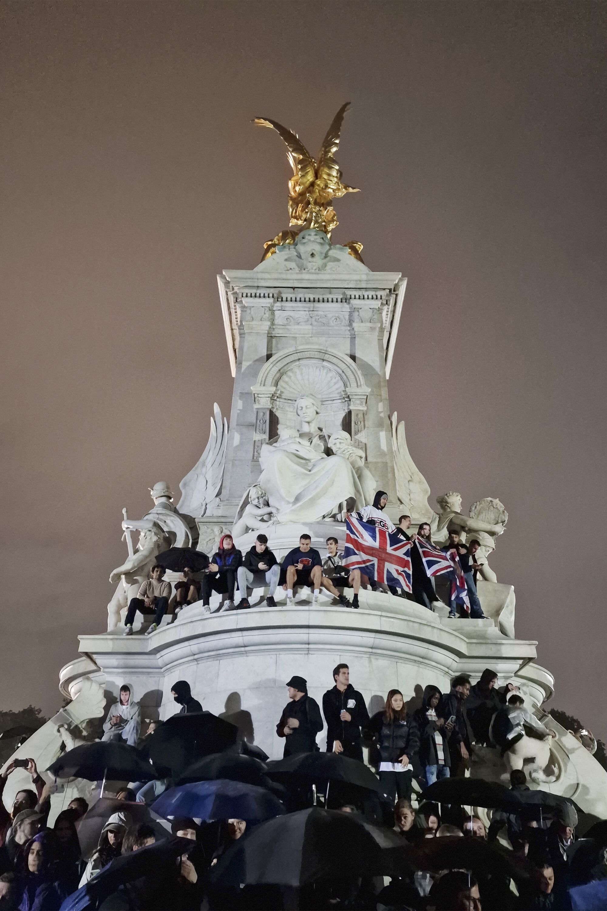 Crowds gather on the Queen Victoria Memorial in front of Buckingham Palace following the death today of Queen Elizabeth II