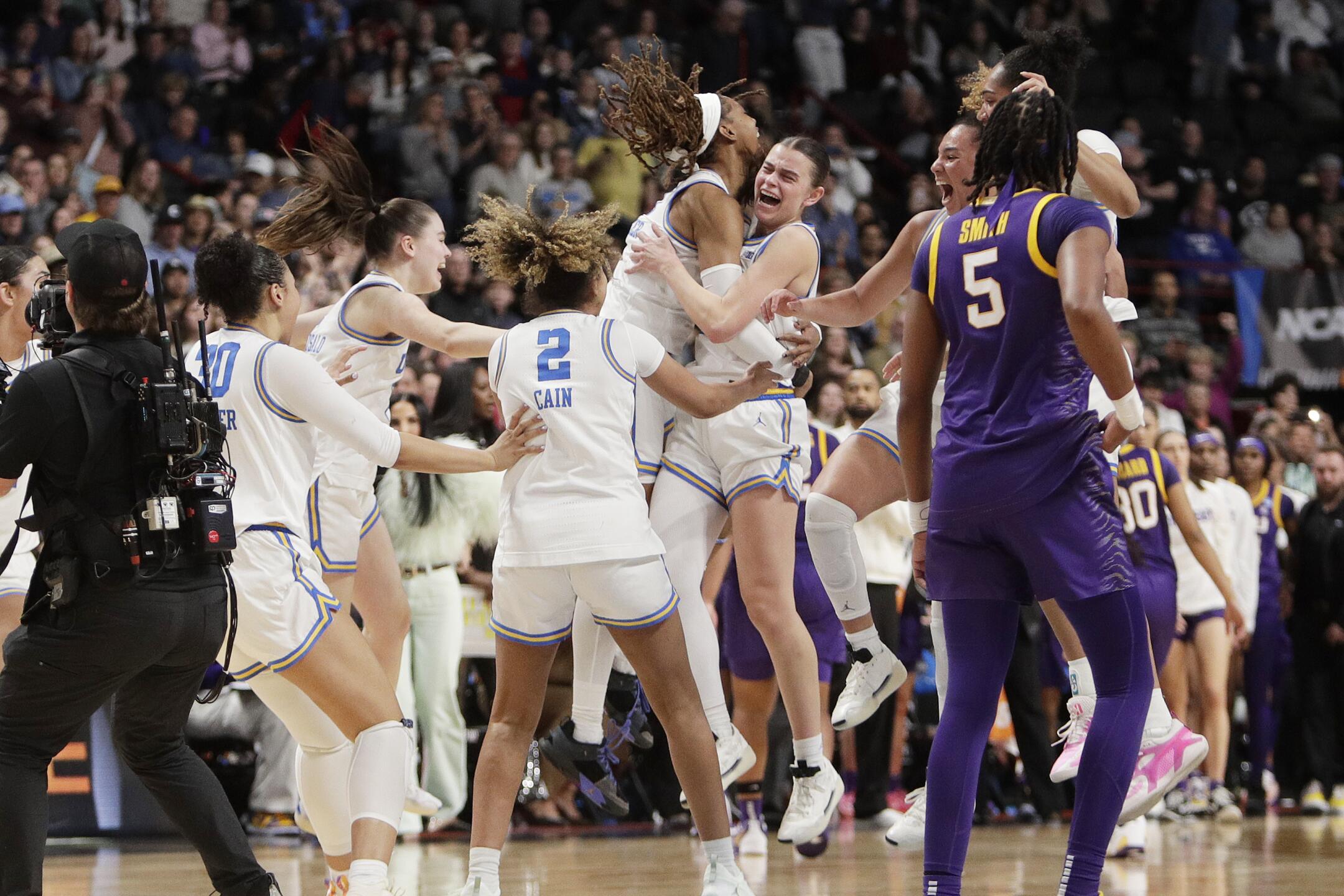 ?url=https%3A%2F%2Fcalifornia times brightspot.s3.amazonaws.com%2F3f%2F78%2F1345866449d0b7e2b85274243476%2Fncaa lsu ucla basketball 84005