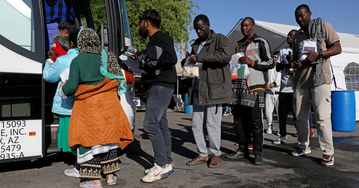 California officials urged to help migrants flown to Sacramento secure visas for crime victims California officials urged to help migrants flown to Sacramento secure visas for crime victims