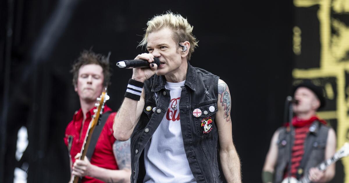 Deryck Whibley insists he’s ‘not a liar’ after ex-manager denies sexual coercion claims