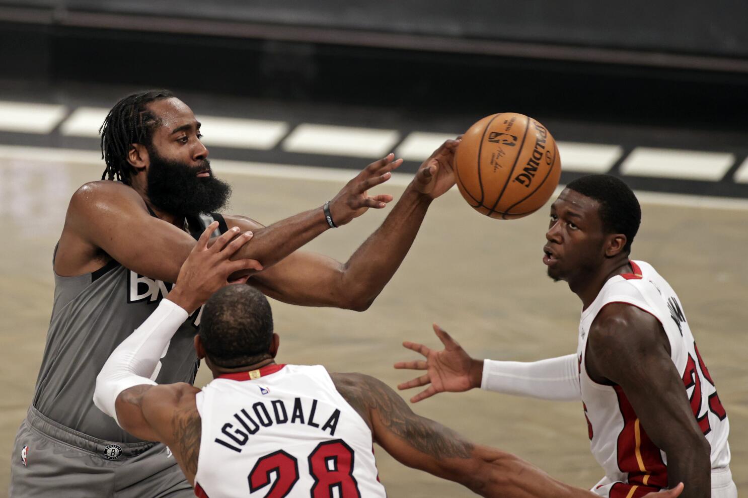 The Miami Heat's Kendrick Nunn (25) pass the ball under pressure