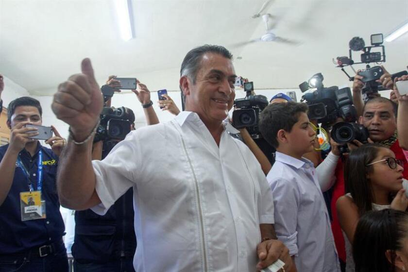 Los mexicanos dieron hoy un varapalo al candidato independiente Jaime Rodríguez, conocido como el Bronco, que prometió cortar la mano a los políticos corruptos e instaurar la pena de muerte en el país, en unas elecciones presidenciales en las que no superó el 5 % de los sufragios, según los sondeos. EFE/STR