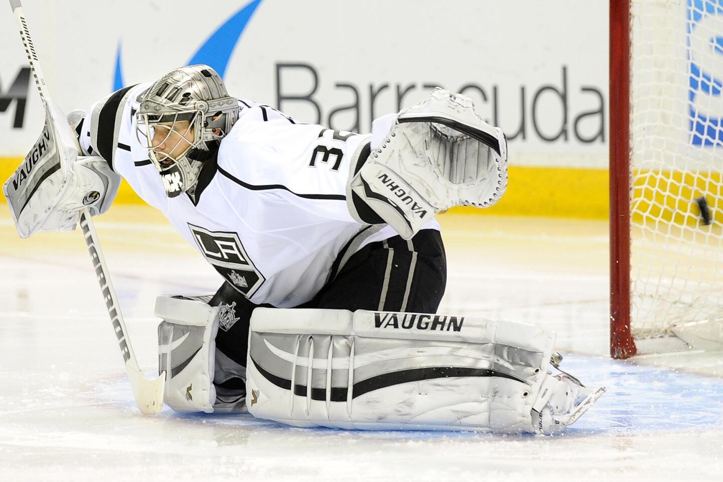 Sharks lose to Kings 3-2 in finale
