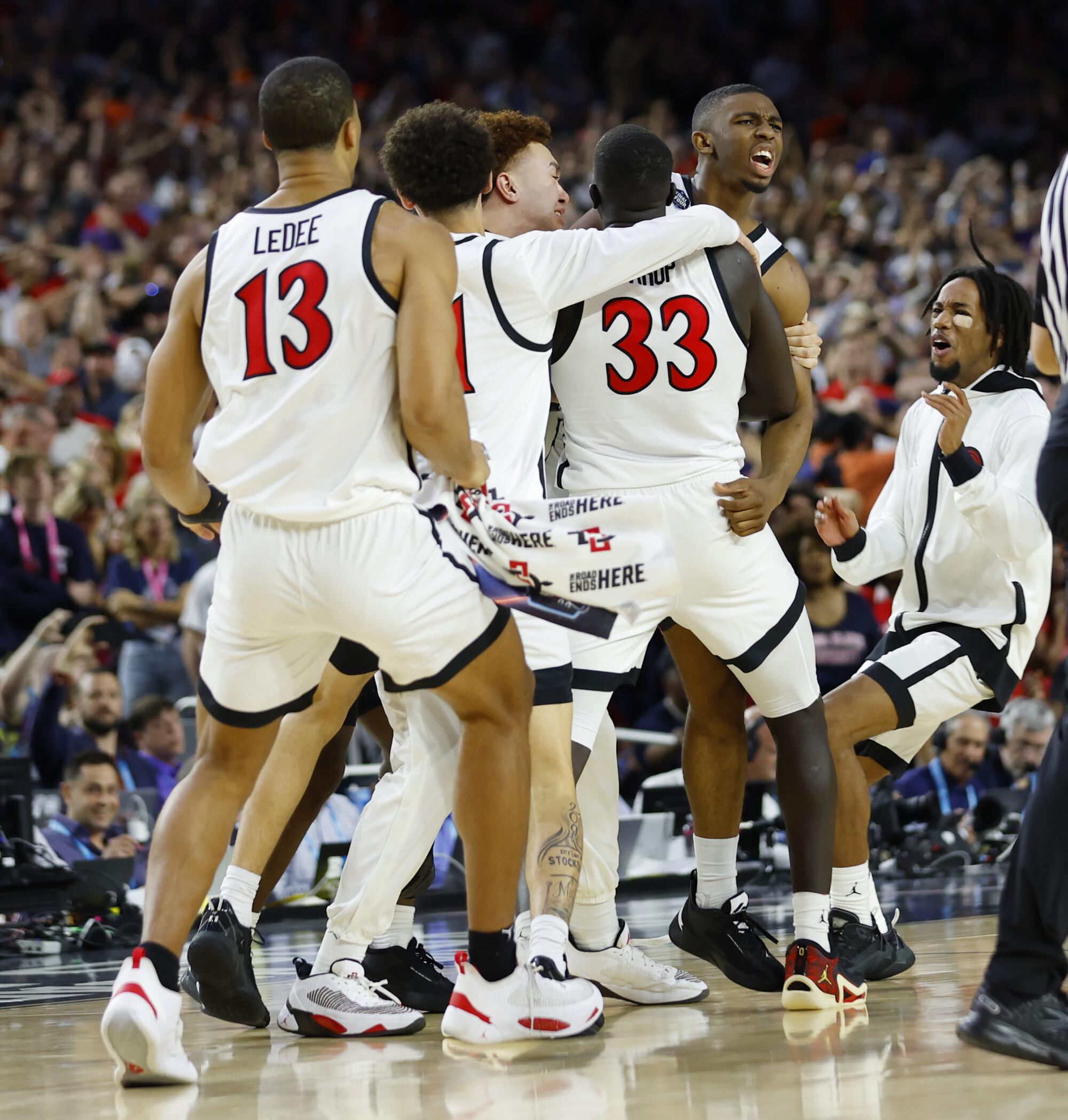 San Diego State's Lamont Butler (5) celebrates with teammates after making the game-winning shot 