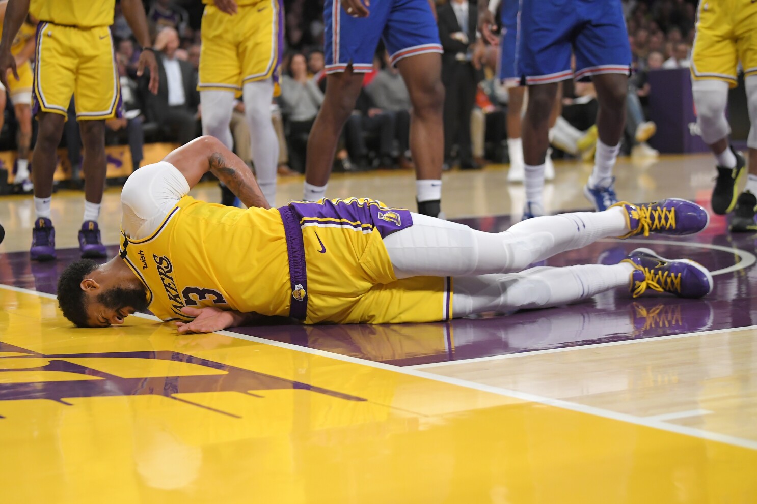 Anthony Davis Injury Update Lakers Get Good News From Mri Los Angeles Times