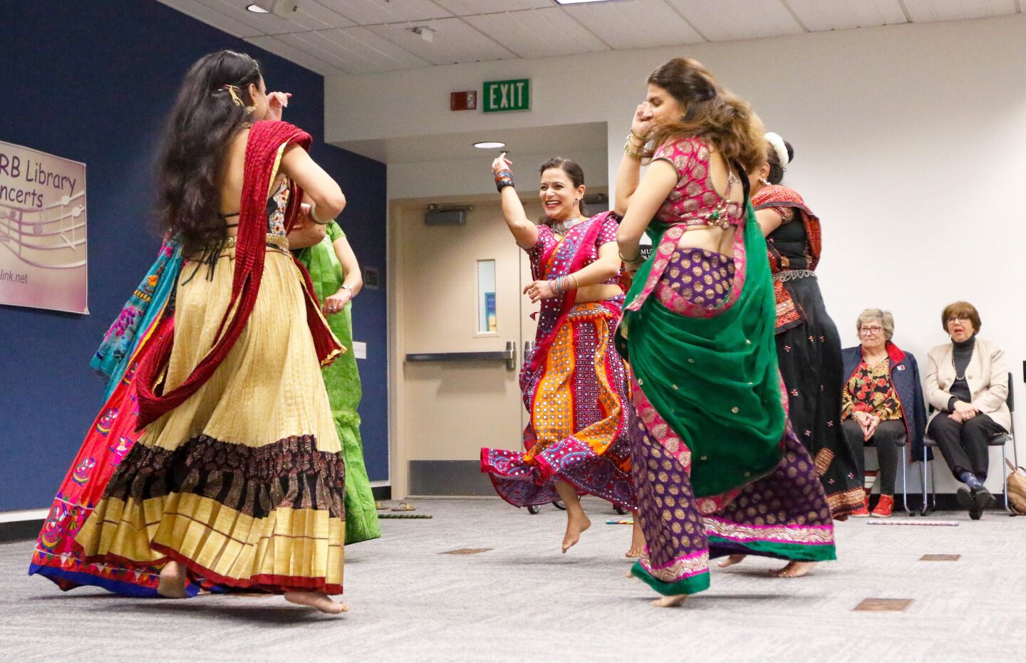 Indian dancers 2.jpg
