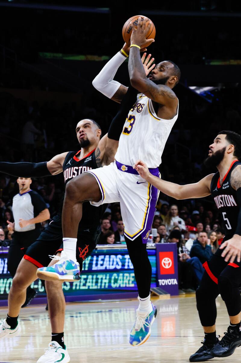 LOS ANGELES, CA - NOVEMBER 19: Los Angeles Lakers forward LeBron James (23) loses the ball.